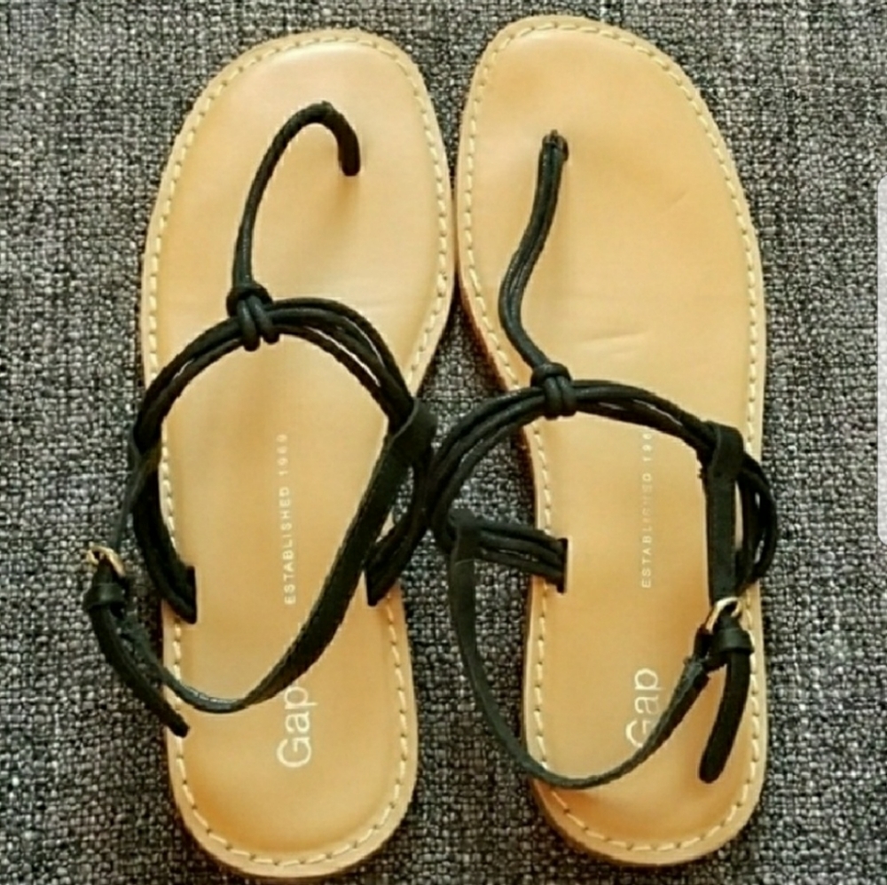 GAP T-Strap Flat Flip Flop Sandals